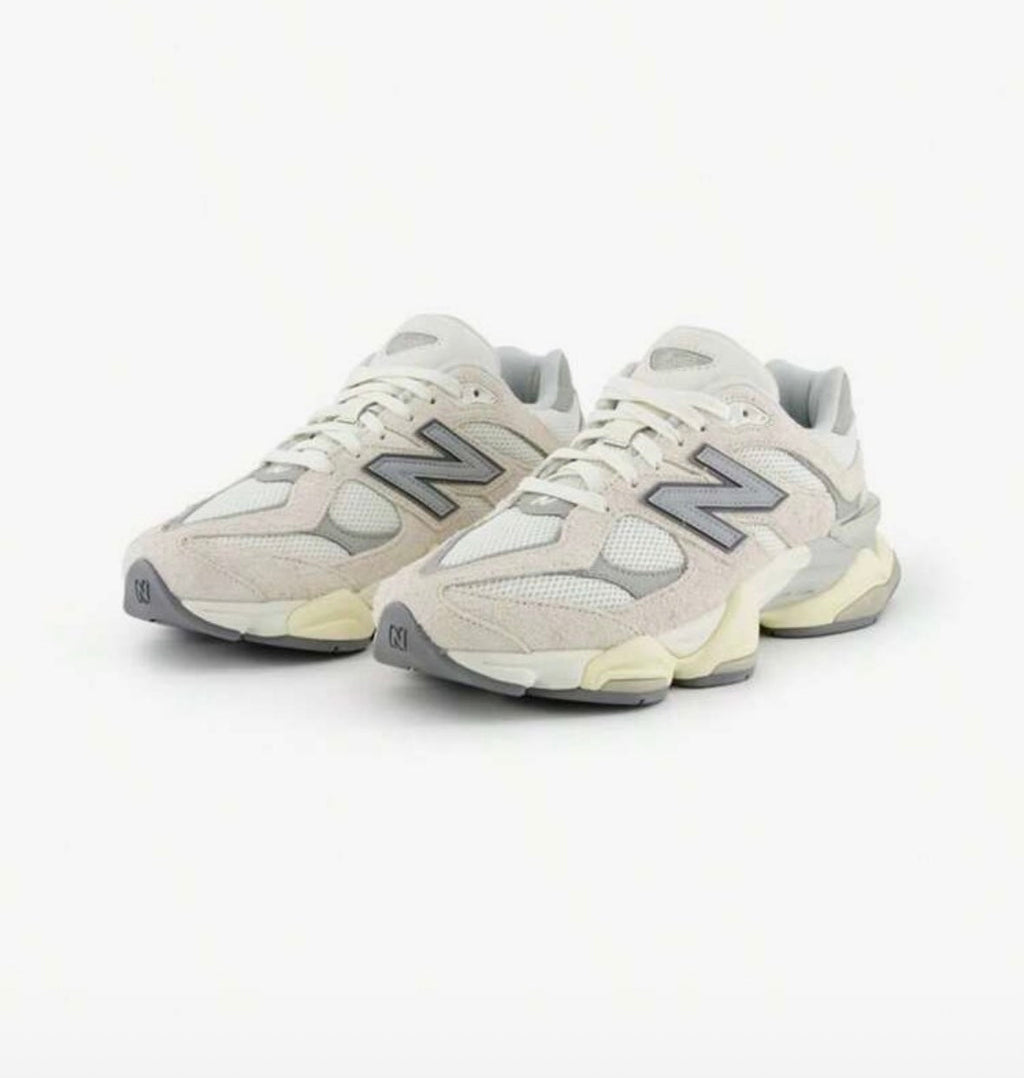 New balance sneakers {box not included please add on}